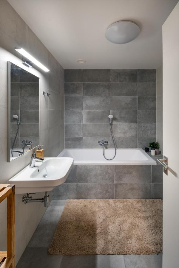 Prague Days - Exclusive Condo In Trendy Neighbourhood Екстер'єр фото